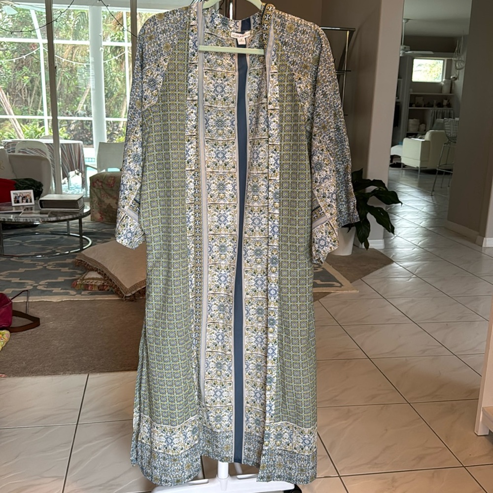 Super pretty Chelsea & Violet kimono